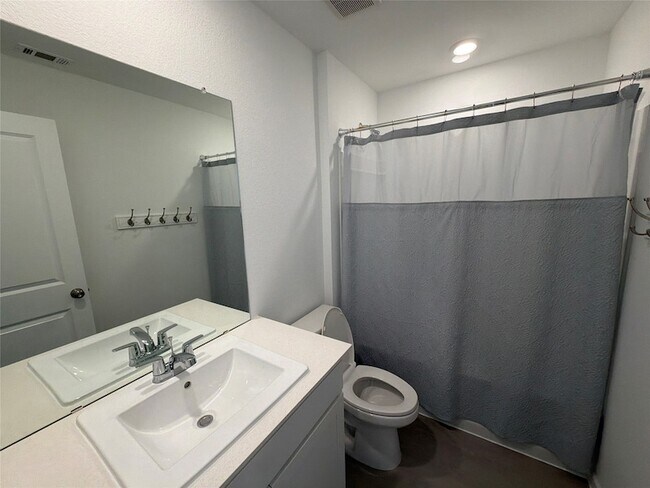 Building Photo - 930 Pertuso Ln