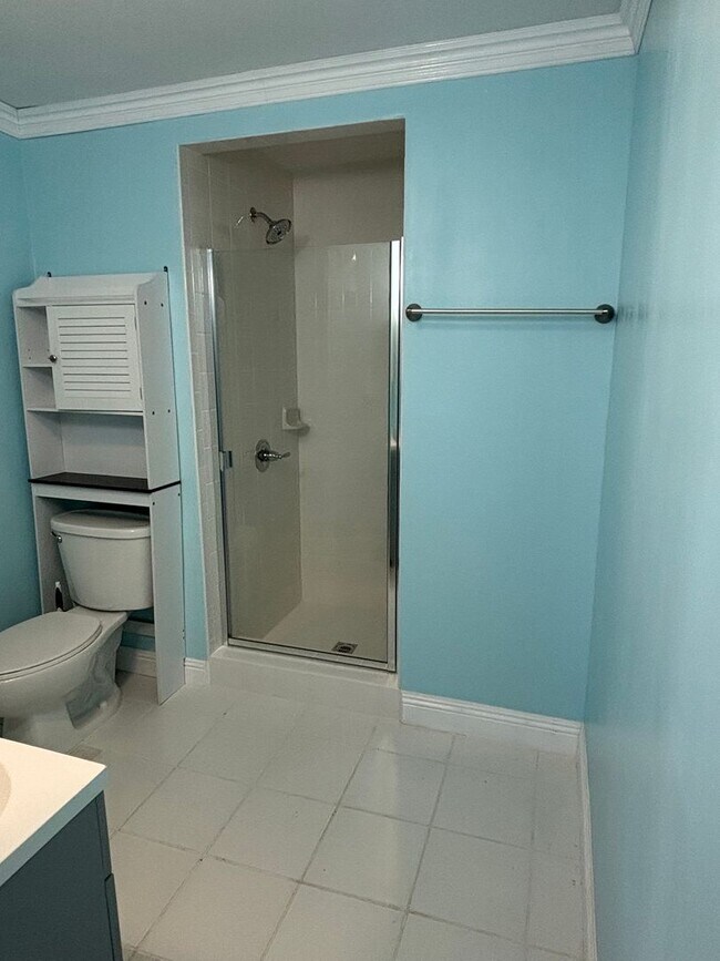 Building Photo - 2832 Charlemagne Ave