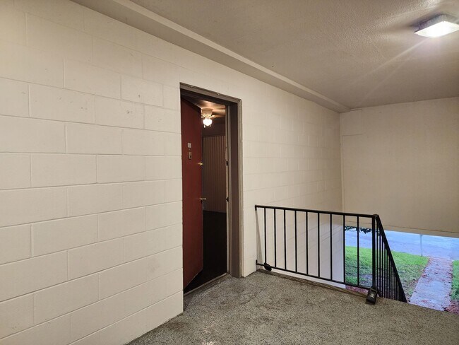 Building Photo - 1700 SW 16th Ct