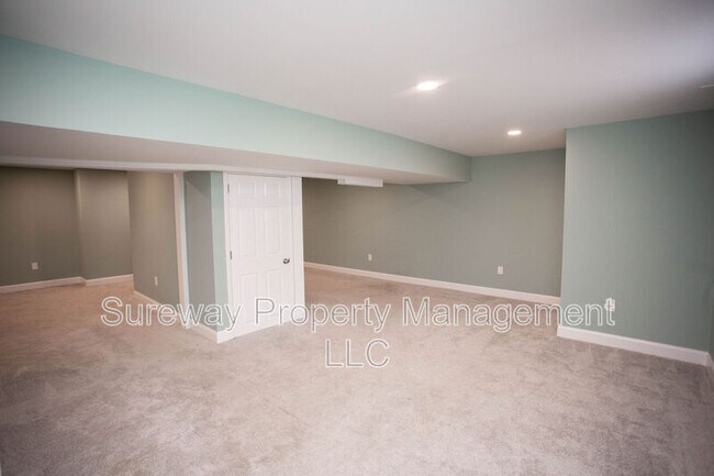 Building Photo - 1 Tweentown Cl