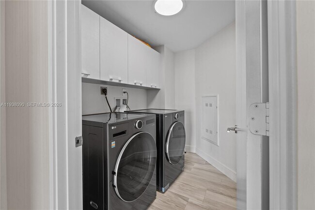 Building Photo - 300 Sunny Isles Blvd