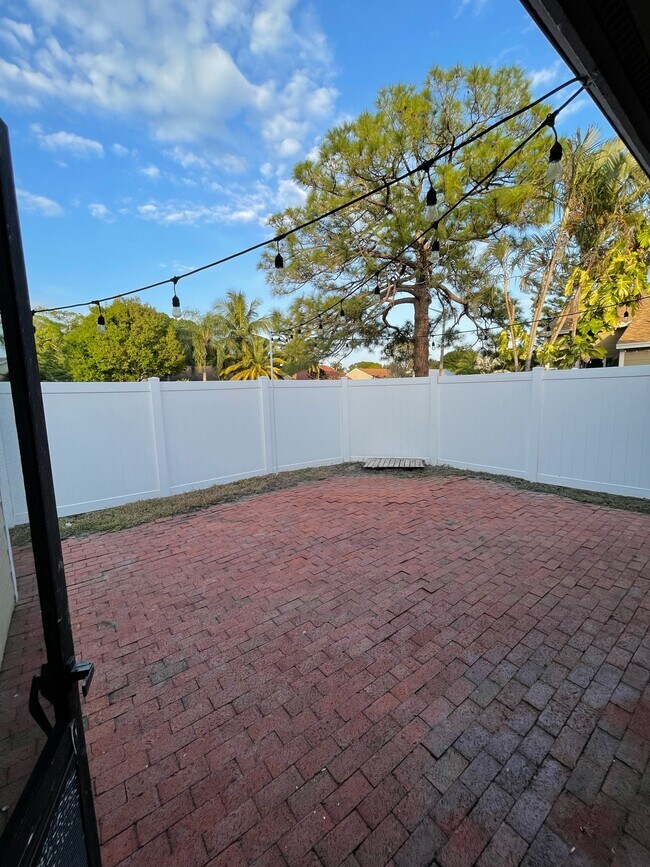 Building Photo - 104 Lakewood Dr Apt 21 C