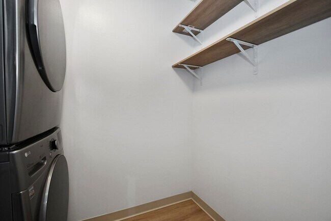 Building Photo - 200 Market St