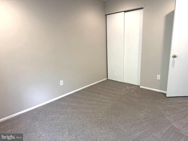 Building Photo - 258 Barclay Ct