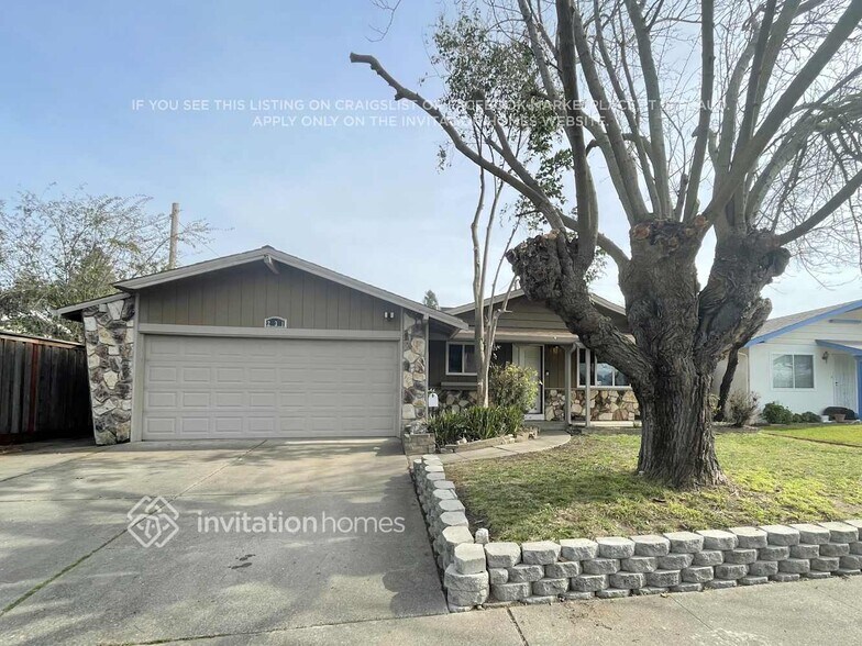 Building Photo - 231 N West St