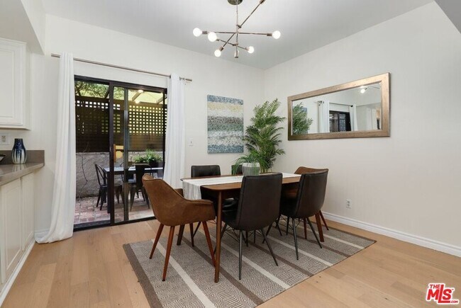 Building Photo - 848 Lincoln Blvd