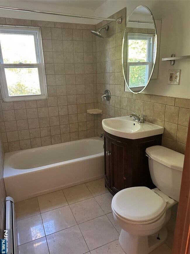 Building Photo - 679 Midwood Rd