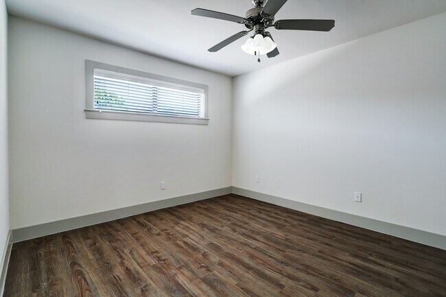 Building Photo - 4300 Rosslyn Rd