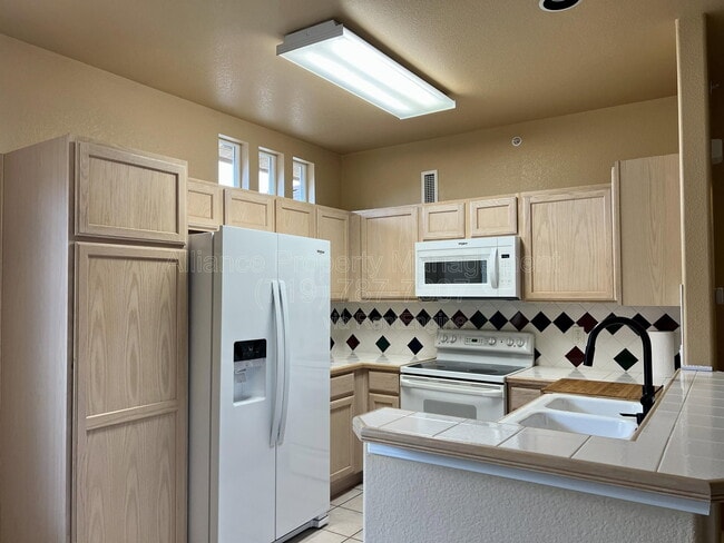 Building Photo - 3380 Apogee View