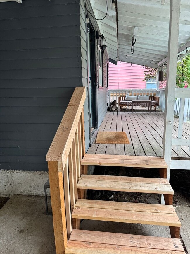 Building Photo - Eclectic Portland Home with Modern Touches and Abundant Natural Light