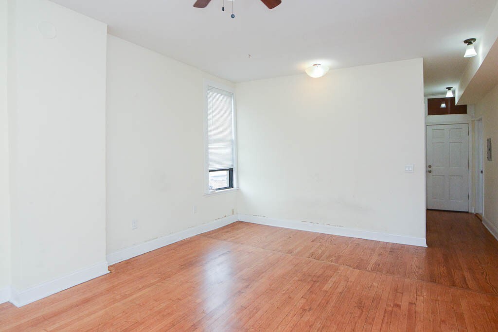 Building Photo - 2347 W 24th Pl