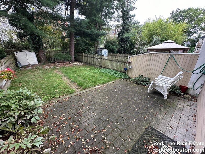 Building Photo - 248 Garden St