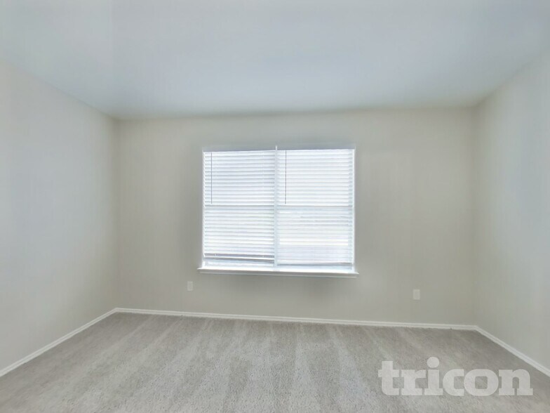 Building Photo - 8227 Radial Ct