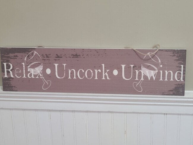 Building Photo - 6 Cherry Hill Dr