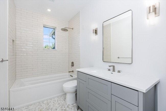 Building Photo - 63 Park St