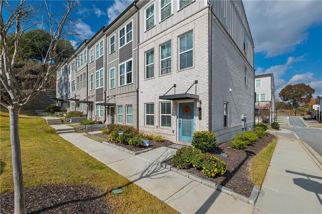 Building Photo - 313 Skylar Way SE