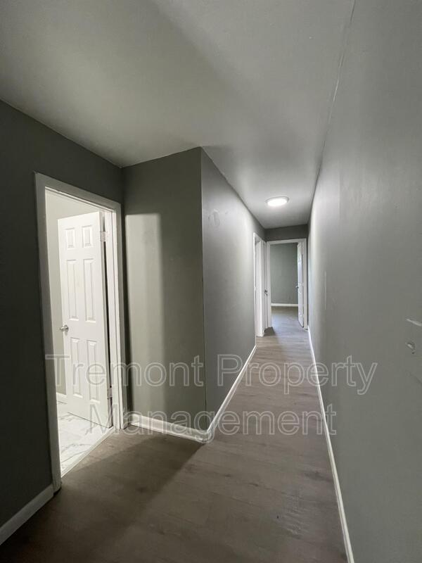 Building Photo - 1912 Walker Ave