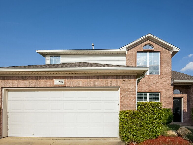 Primary Photo - 12716 Chattaroy Ln