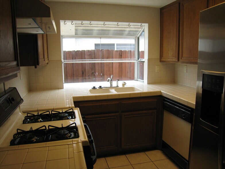 Building Photo - 2616 Cimmaron Ave