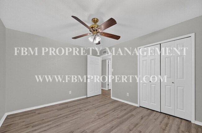 Building Photo - 407 Woodhurst Dr