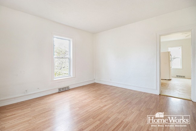 Building Photo - 415 E Broadway St