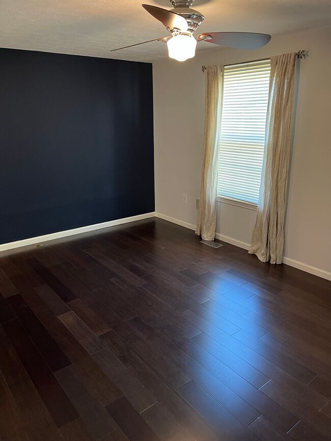 Building Photo - Beautiful 2 Bedrooms 2.5 Bathroom luxury 3...