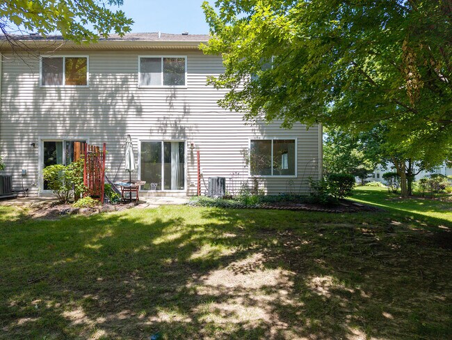 Building Photo - 311 Abington Woods Dr