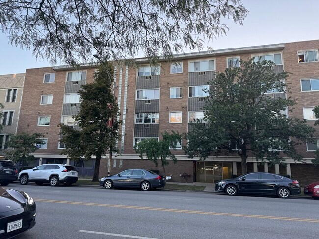 Building Photo - 7120 N Sheridan Rd