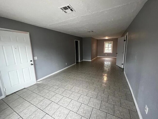 Building Photo - 2812 SW 48th St