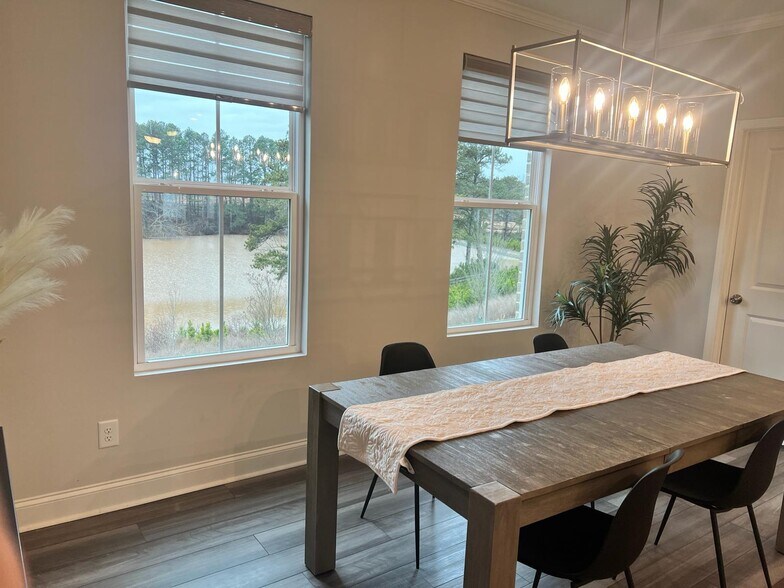 Building Photo - 161 Jameson Dr