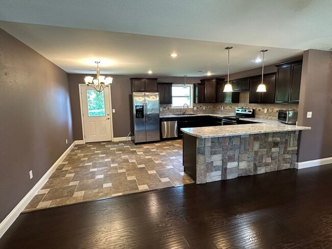 Building Photo - Well Maintained 3 Bed 2 Bath w/ Fence in Waynesville