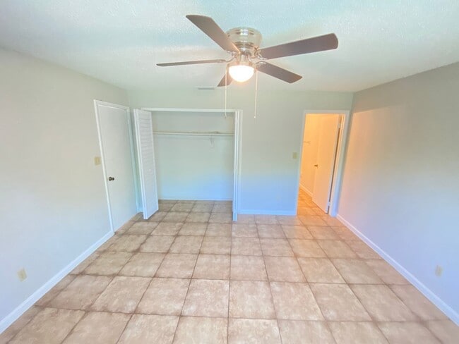 Building Photo - 135 Sand Pine Cir