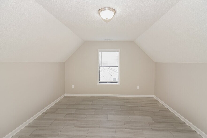 Building Photo - 8685 Rhonda Cir S