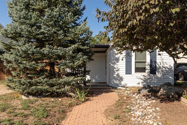 Primary Photo - 3 br, 2 bath House - 2227 South Galapago S...