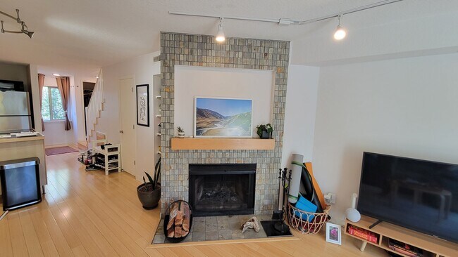 Building Photo - 2785 NW Upshur St