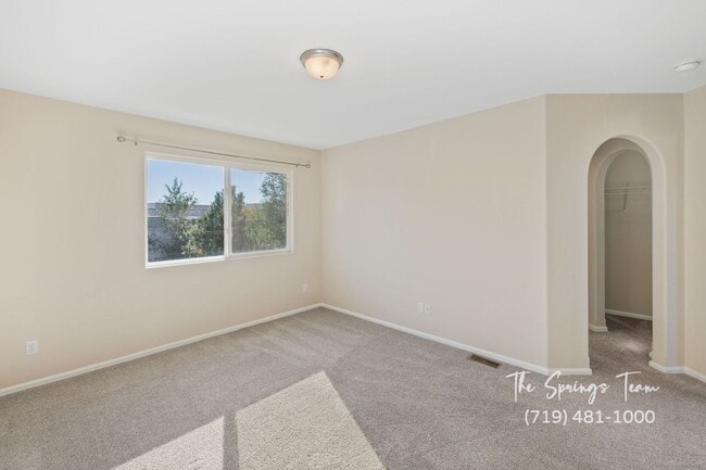 Building Photo - Charming 2BD/2.5BA Townhome with Attached ...