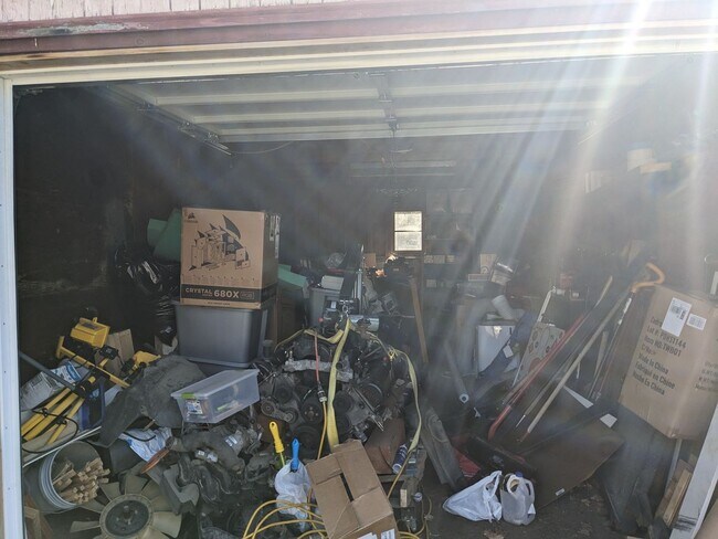 Building Photo - Cherry St Duplex