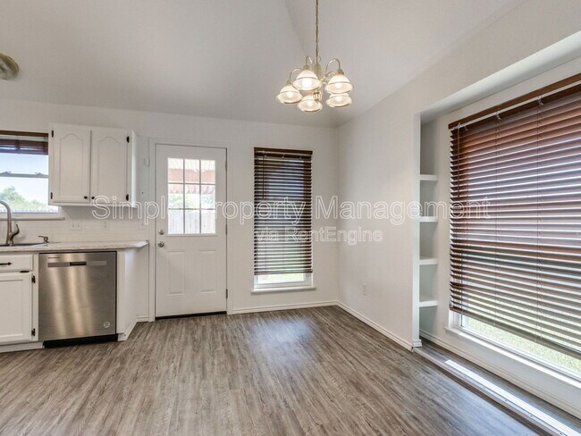 Building Photo - 1603 SW 23rd St