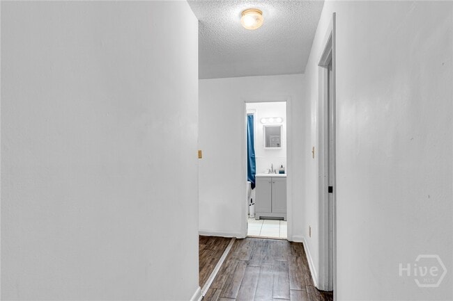 Building Photo - 821 W 51st St