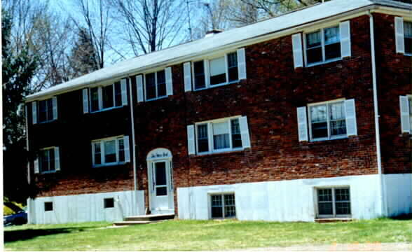 Building Photo - 10 Pierce St
