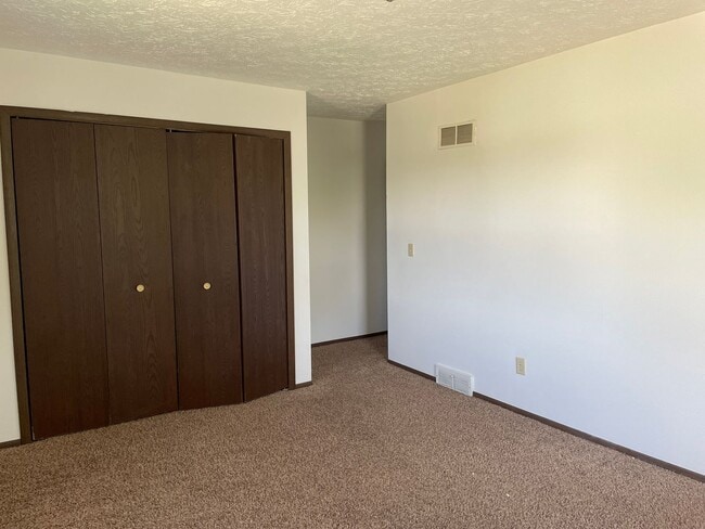 Building Photo - 386 - Palmer