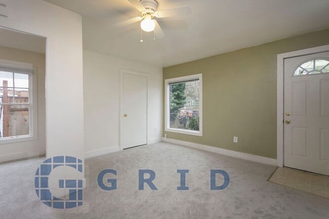 Building Photo - Gorgeous Bungalow in Mississippi Corridor!