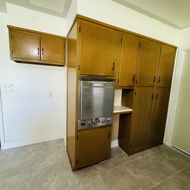 Building Photo - 735 Cuchia St