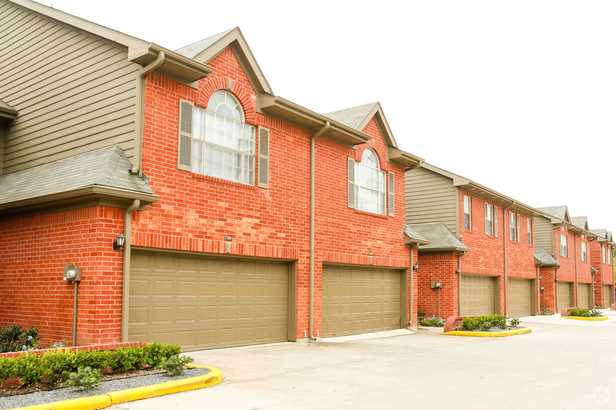 Plaza at The Medical Center - 2700 Holly Hall St Houston TX 77054 |  Apartment Finder