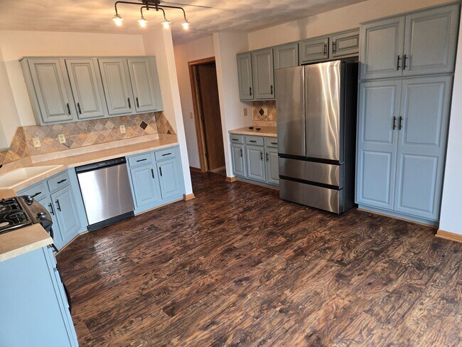 Building Photo - 535 Westfield Dr