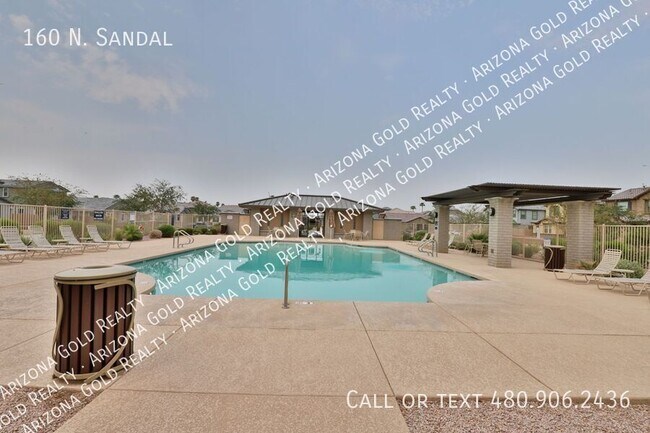 Primary Photo - 160 N. Sandal-