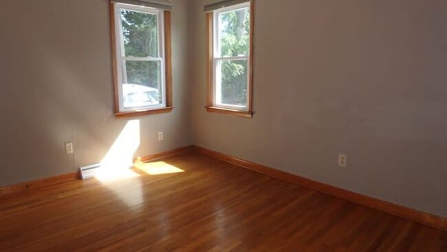 Building Photo - Wonderful 3 Bed 1 Bath House w/ Bonus Room!