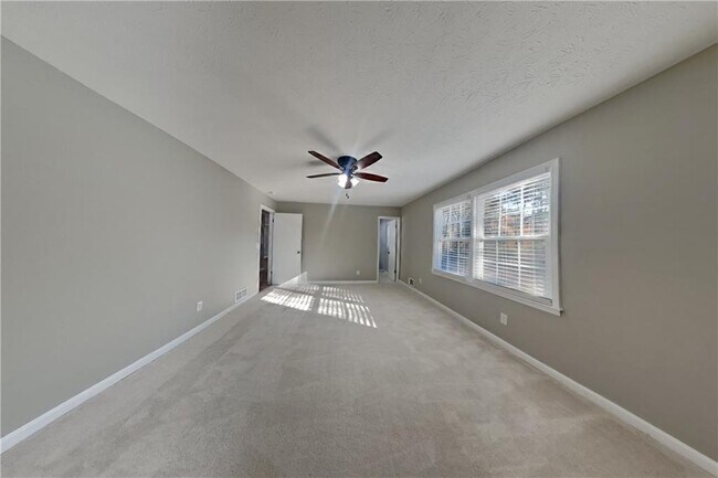 Building Photo - 1176 Golden Cir SW