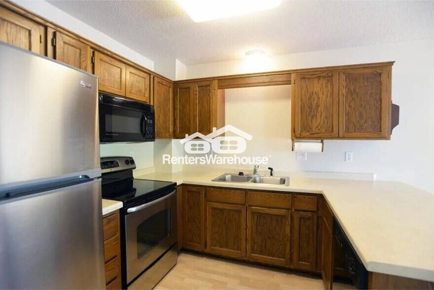 Building Photo - 2323 Amberwood Dr