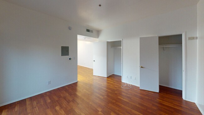 Living room - Highland Villa Apartments